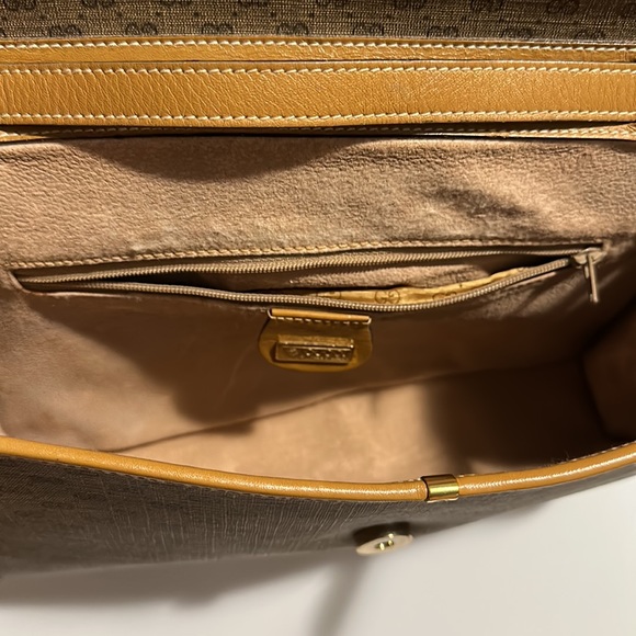 Authentic GUCCI(Vintage) SLING bag - Picture 3 of 9